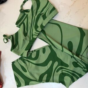 Green patterned vitality leggings and sport bra set